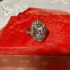 NWOT Women's Costume Jewelry 
Ring size 5.5. Or 6